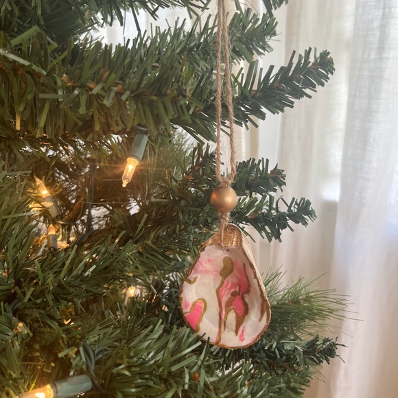 Set of Six Decoupaged Oyster Ornaments, Pink & Gold Marble - Picture 8 of 14